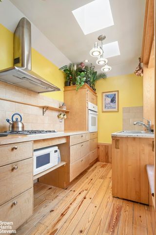 581 Academy St Apt 5B, New York City, NY 10034
