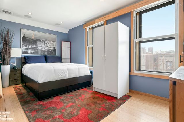 581 Academy St Apt 5B, New York City, NY 10034
