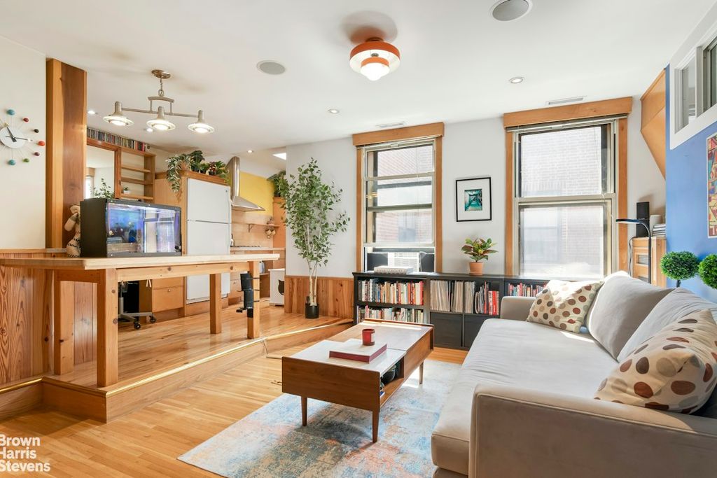 581 Academy St Apt 5B, New York City, NY 10034