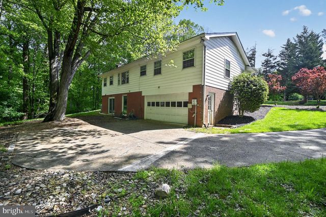 3142 SEARSMONT PL, Herndon, VA 20171