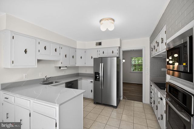 3142 SEARSMONT PL, Herndon, VA 20171
