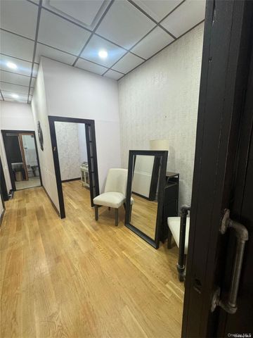 302 Forest Avenue, Locust Valley, NY 11560