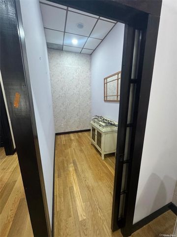 302 Forest Avenue, Locust Valley, NY 11560