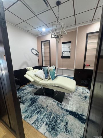 302 Forest Avenue, Locust Valley, NY 11560