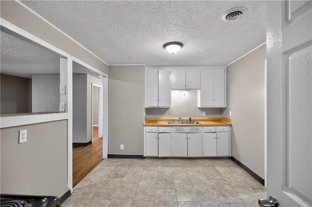 1650 N 44th Street, Kansas City, KS 66102