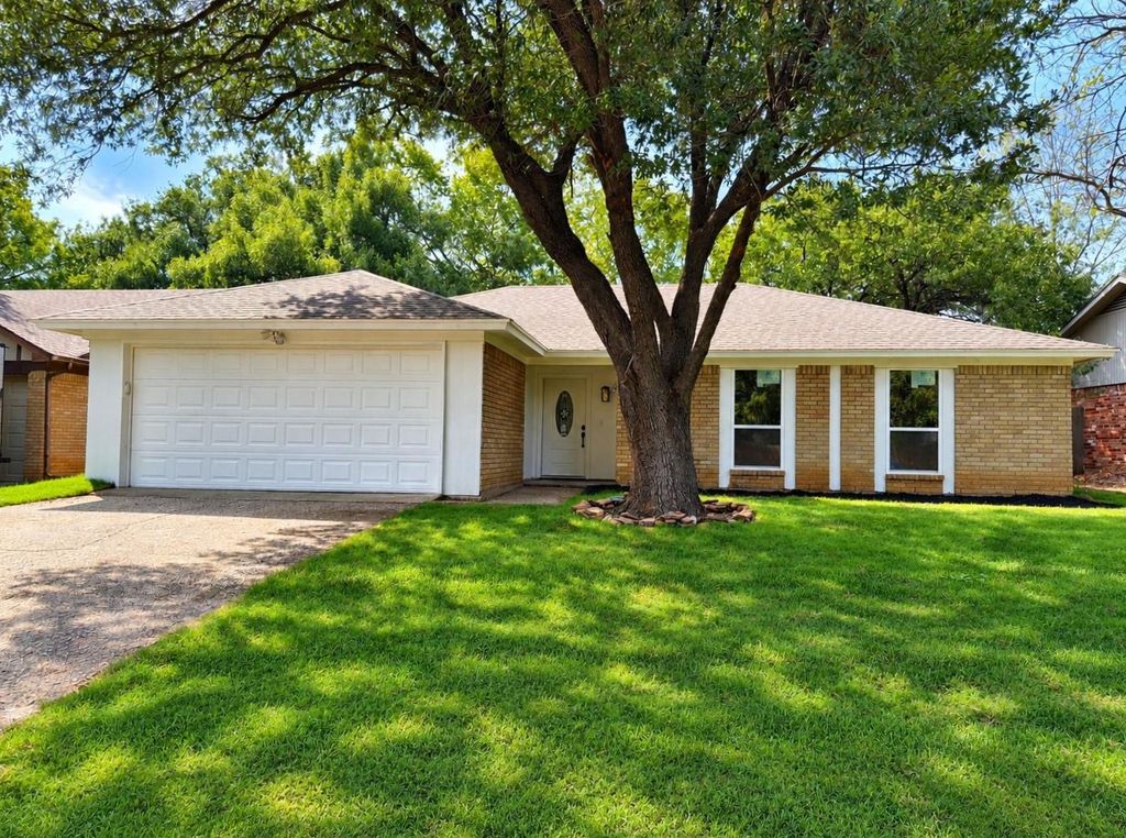 2231 Park Springs Court, Arlington, TX 76013 — exterior