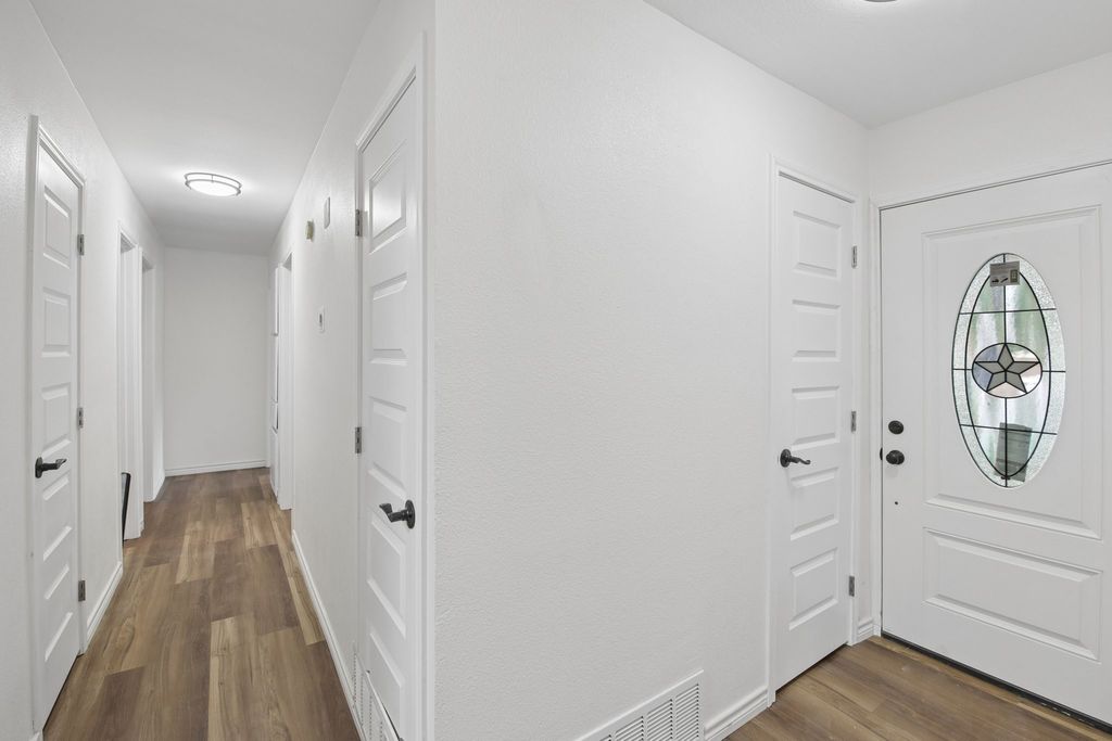 2231 Park Springs Court, Arlington, TX 76013 — photo 2