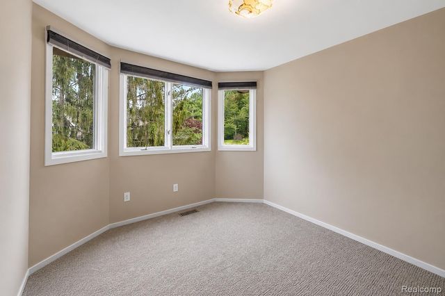 1739 Ridge Road, White Lake Charter Township, MI 48383