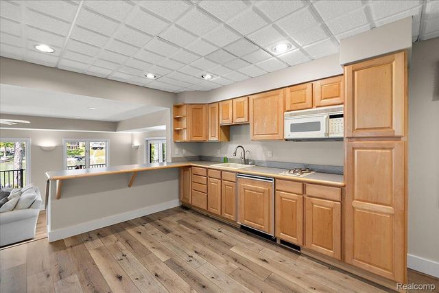 1739 Ridge Road, White Lake Charter Township, MI 48383