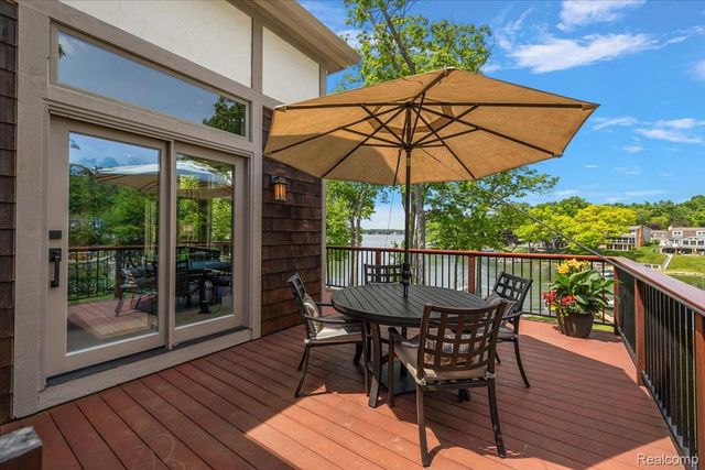 1739 Ridge Road, White Lake Charter Township, MI 48383