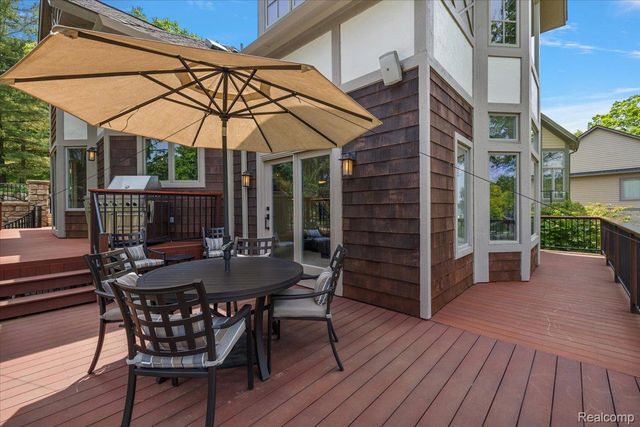 1739 Ridge Road, White Lake Charter Township, MI 48383