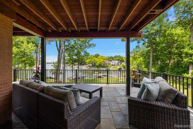 1739 Ridge Road, White Lake Charter Township, MI 48383