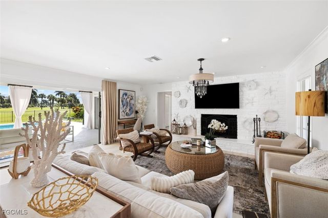 2728 Crayton RD, Naples, FL 34103