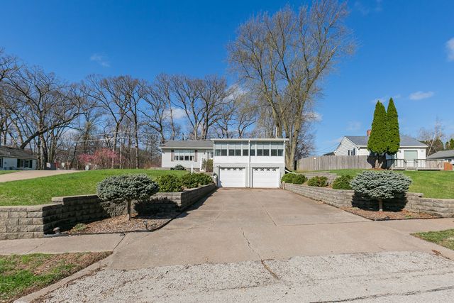 3215 53rd Street, Moline, IL 61265