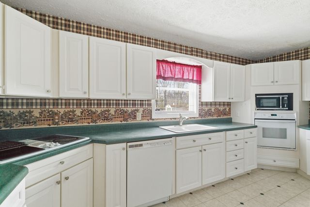 3215 53rd Street, Moline, IL 61265