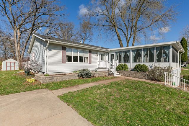 3215 53rd Street, Moline, IL 61265