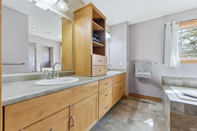 17331 Amstutz Road, Leo, IN 46765