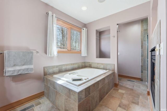 17331 Amstutz Road, Leo, IN 46765