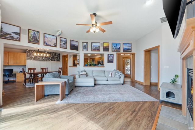 17331 Amstutz Road, Leo, IN 46765