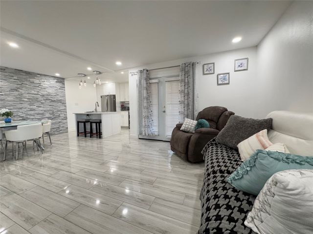 2814 Lineville Drive 102, Farmers Branch, TX 75234