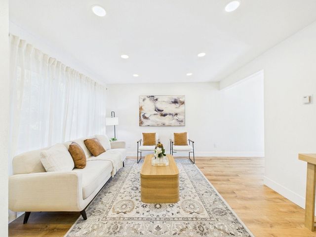 8 Park Ct, Richmond, CA 94803