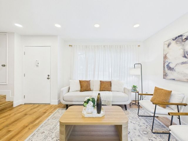 8 Park Ct, Richmond, CA 94803