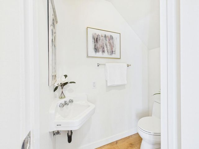 8 Park Ct, Richmond, CA 94803