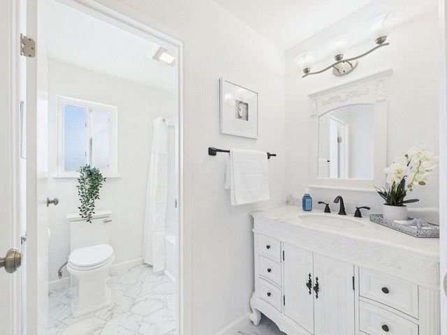 8 Park Ct, Richmond, CA 94803