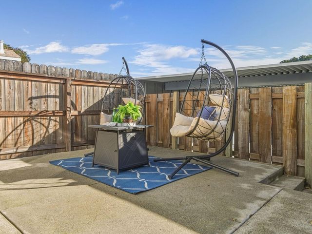 8 Park Ct, Richmond, CA 94803