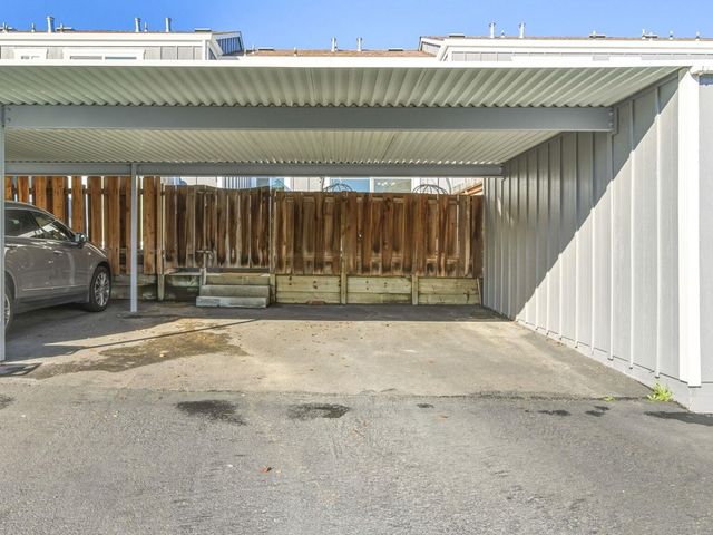 8 Park Ct, Richmond, CA 94803