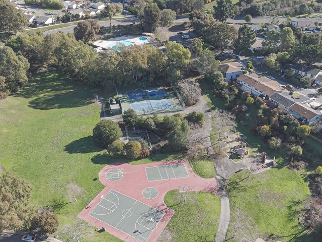 8 Park Ct, Richmond, CA 94803