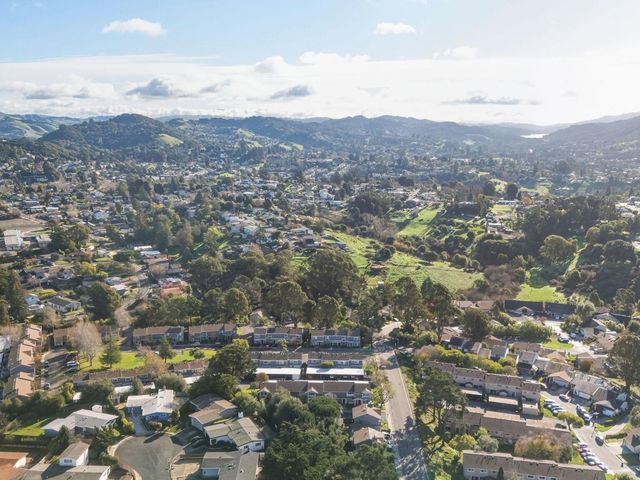 8 Park Ct, Richmond, CA 94803