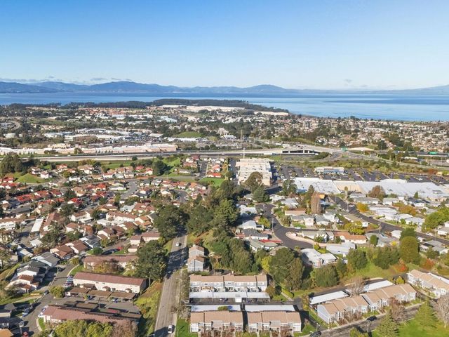 8 Park Ct, Richmond, CA 94803