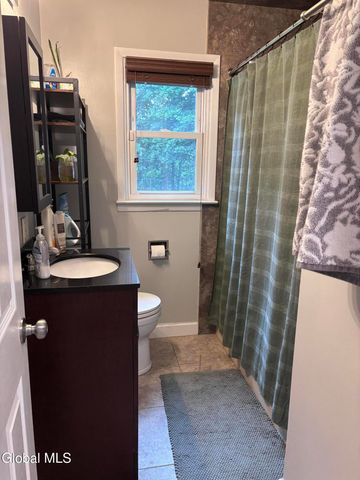 905 3rd Avenue, Troy, NY 12182
