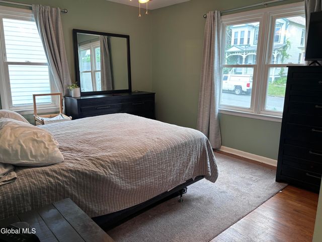 905 3rd Avenue, Troy, NY 12182