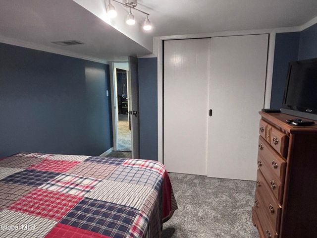 905 3rd Avenue, Troy, NY 12182