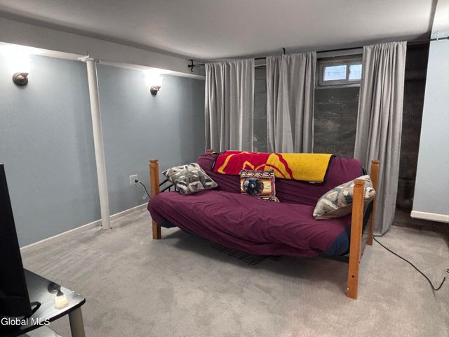 905 3rd Avenue, Troy, NY 12182