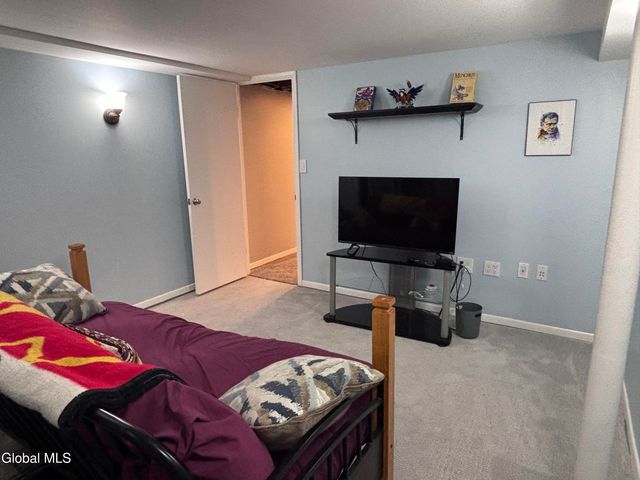 905 3rd Avenue, Troy, NY 12182