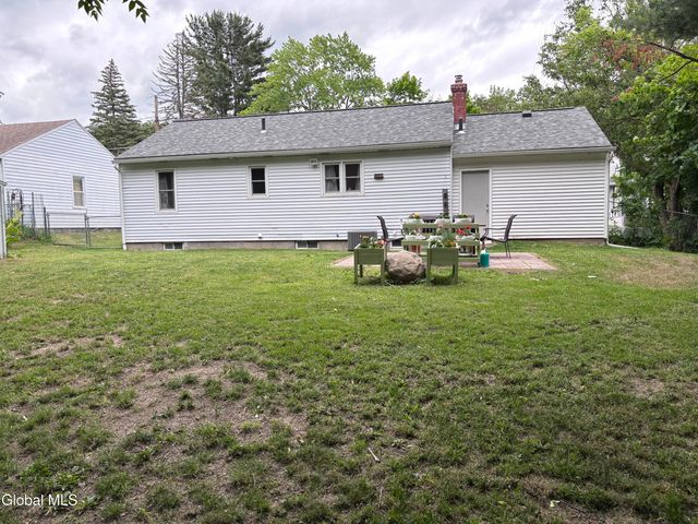 905 3rd Avenue, Troy, NY 12182
