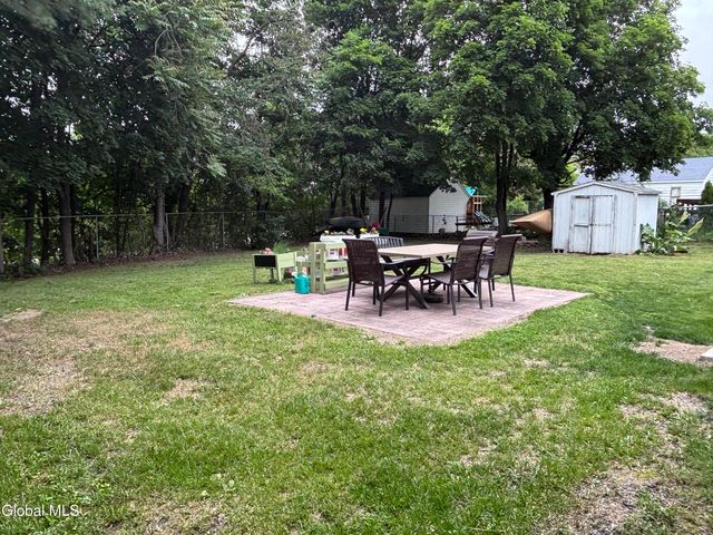905 3rd Avenue, Troy, NY 12182