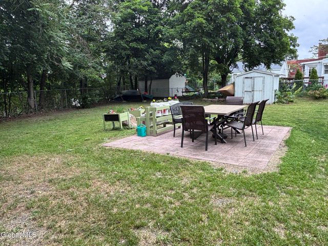 905 3rd Avenue, Troy, NY 12182