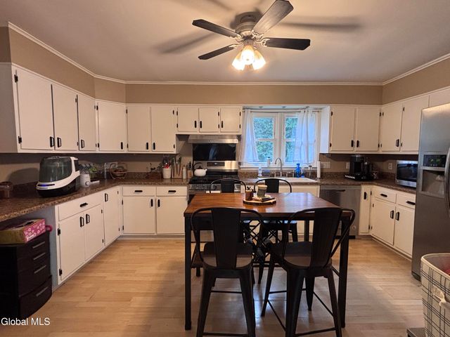 905 3rd Avenue, Troy, NY 12182