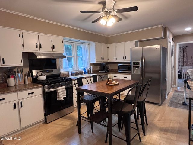 905 3rd Avenue, Troy, NY 12182