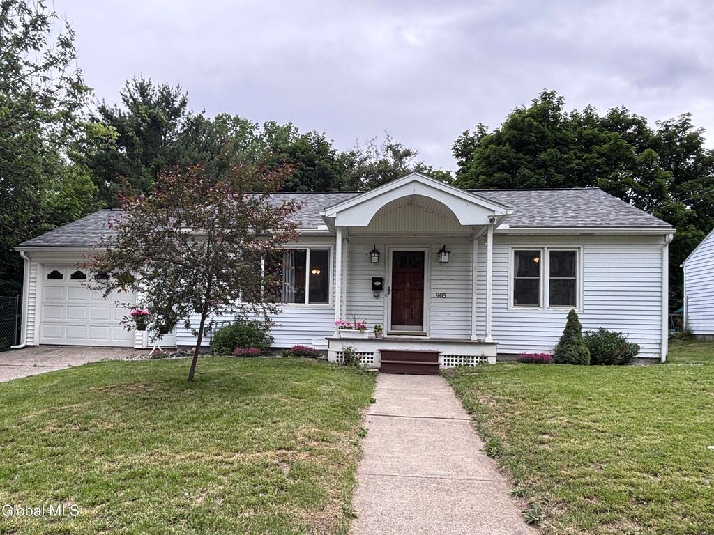 905 3rd Avenue, Troy, NY 12182