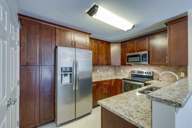 5918 Stone Brook Dr, Brentwood, TN 37027