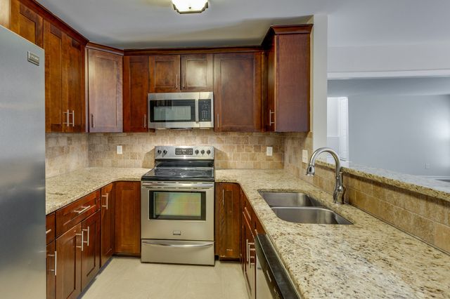 5918 Stone Brook Dr, Brentwood, TN 37027