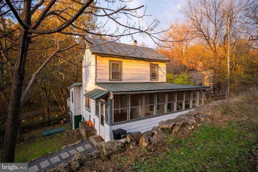 33563 SNICKERSVILLE TPKE, Bluemont, VA 20135