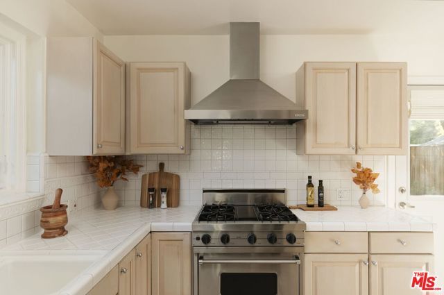 5535 Ventura Canyon Avenue, Sherman Oaks, CA 91401