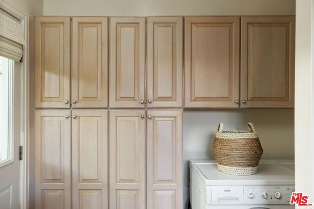 5535 Ventura Canyon Avenue, Sherman Oaks, CA 91401