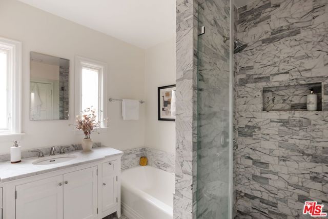 5535 Ventura Canyon Avenue, Sherman Oaks, CA 91401